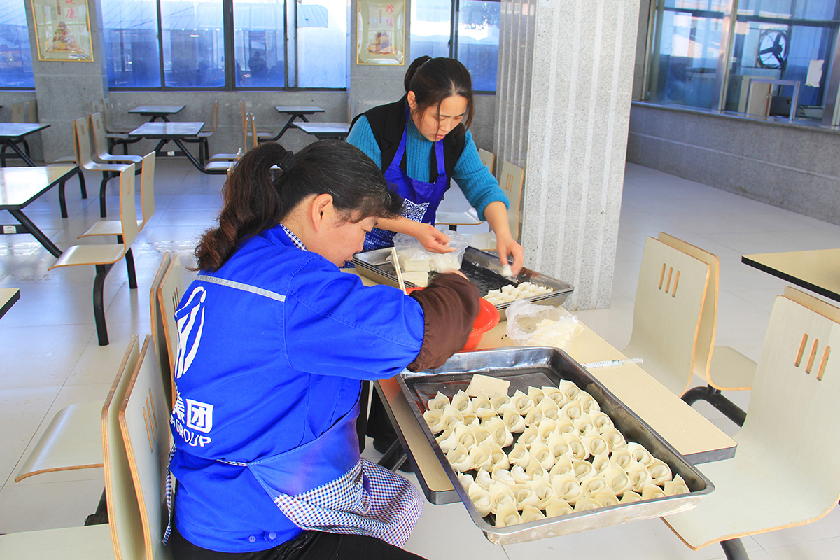 豪家集團丨“情暖冬至，溫暖豪家”冬至包餃子活動4